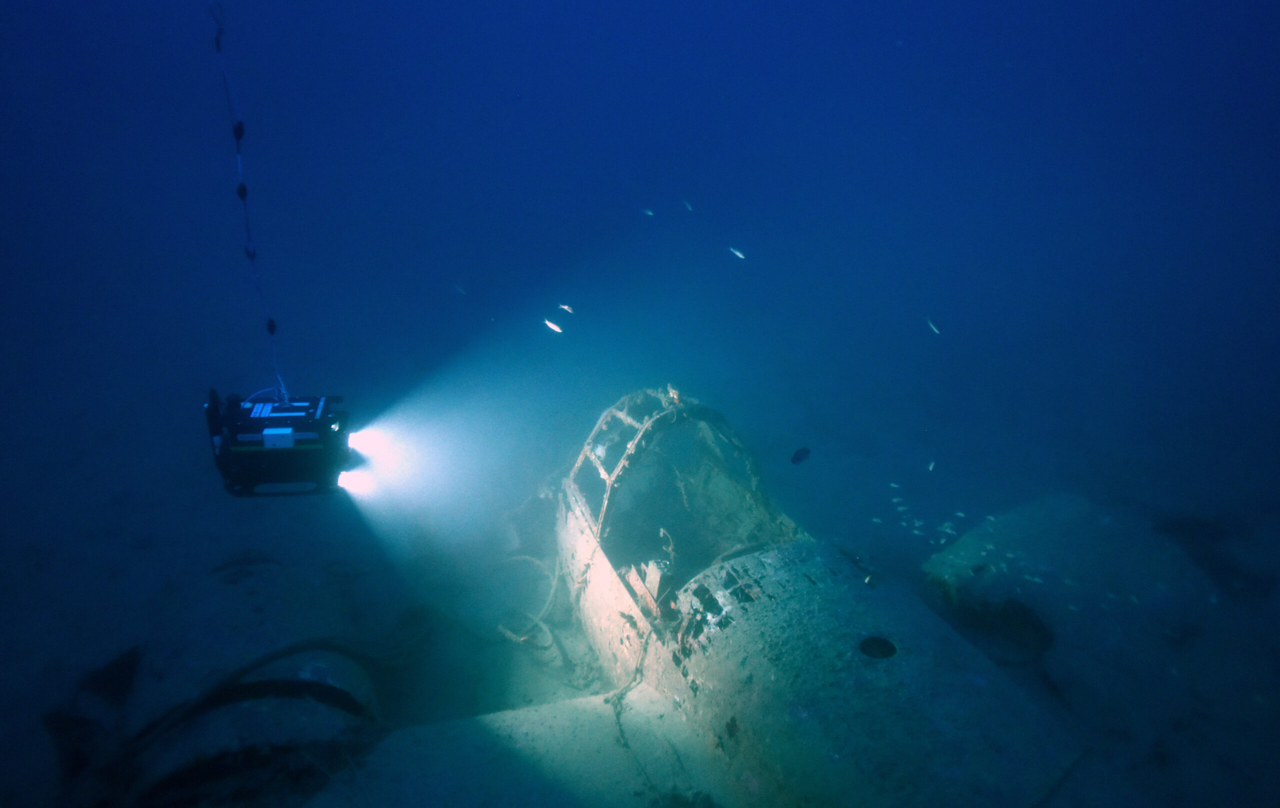 découvrez l'univers fascinant des robots sous-marins, ces merveilles technologiques conçues pour explorer les profondeurs marines. apprenez comment ils révolutionnent la recherche océanographique, cartographient les fonds marins et révèlent les mystères des océans.