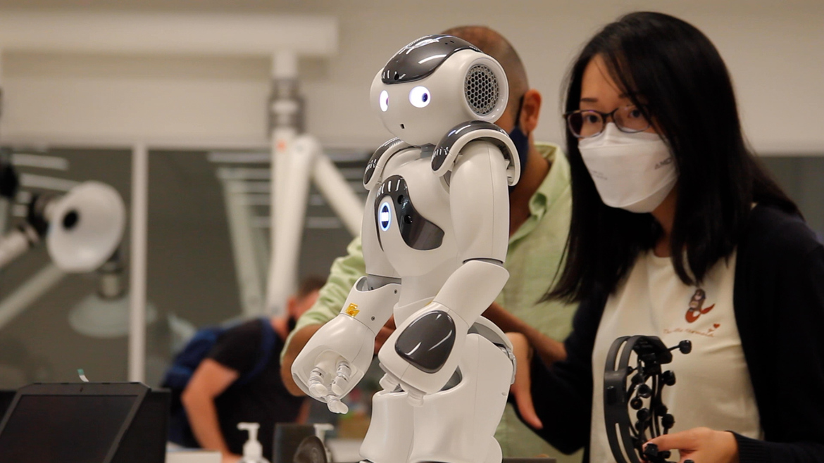 découvrez les dernières avancées en matière d'interaction robot-robot, où des machines collaborent pour accomplir des tâches complexes, améliorer l'efficacité et révolutionner notre quotidien. plongez dans un monde où la synergie entre robots redéfinit les frontières de l'automatisation.